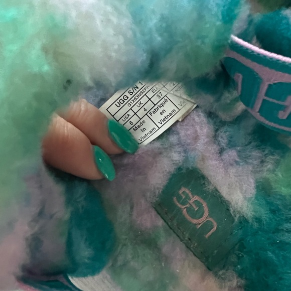 Ugg Fluff Yeah Sandals - Picture 3 of 3